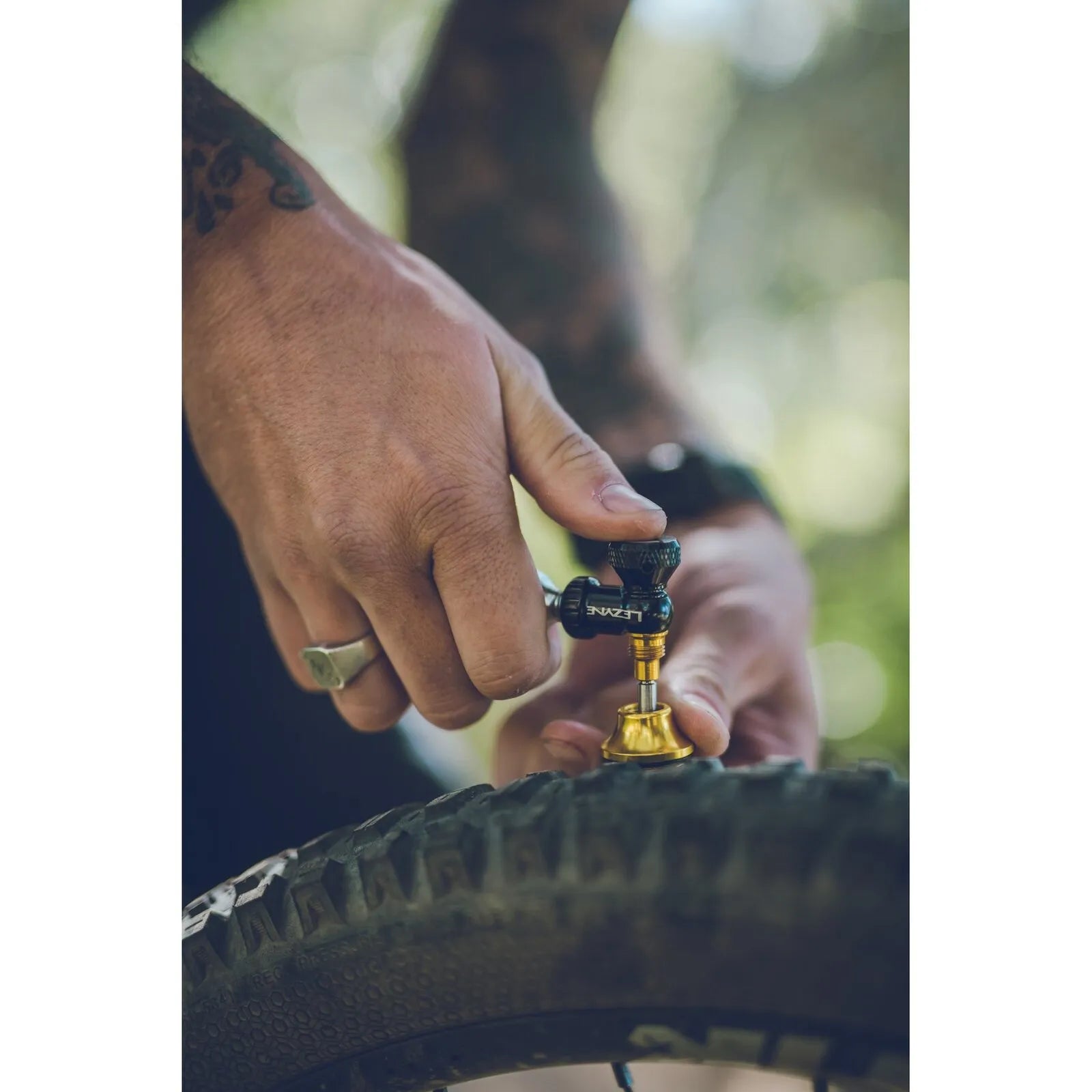 Lezyne Tubeless CO2 Blaster Kit - Black/Gold