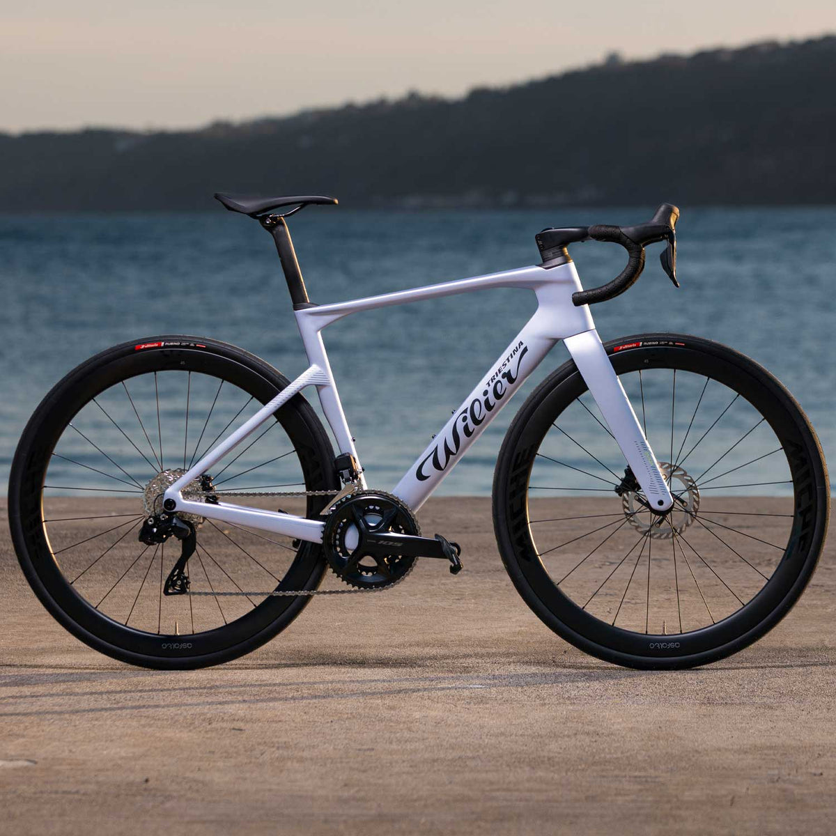 Wilier Rapida 105 Di2 road bike in Dusk Grey