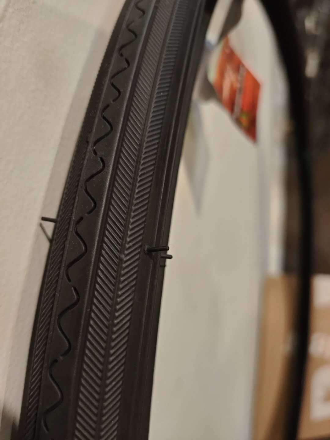 Duro Tyre [Size: 27 x 1.1/4] [Colour: Black] 