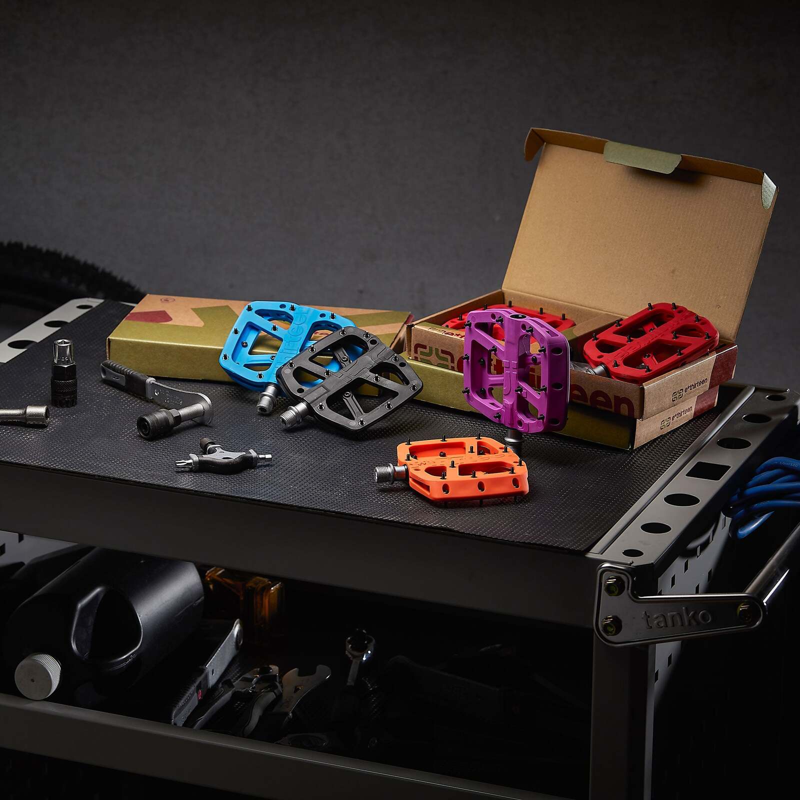 #colour_black
