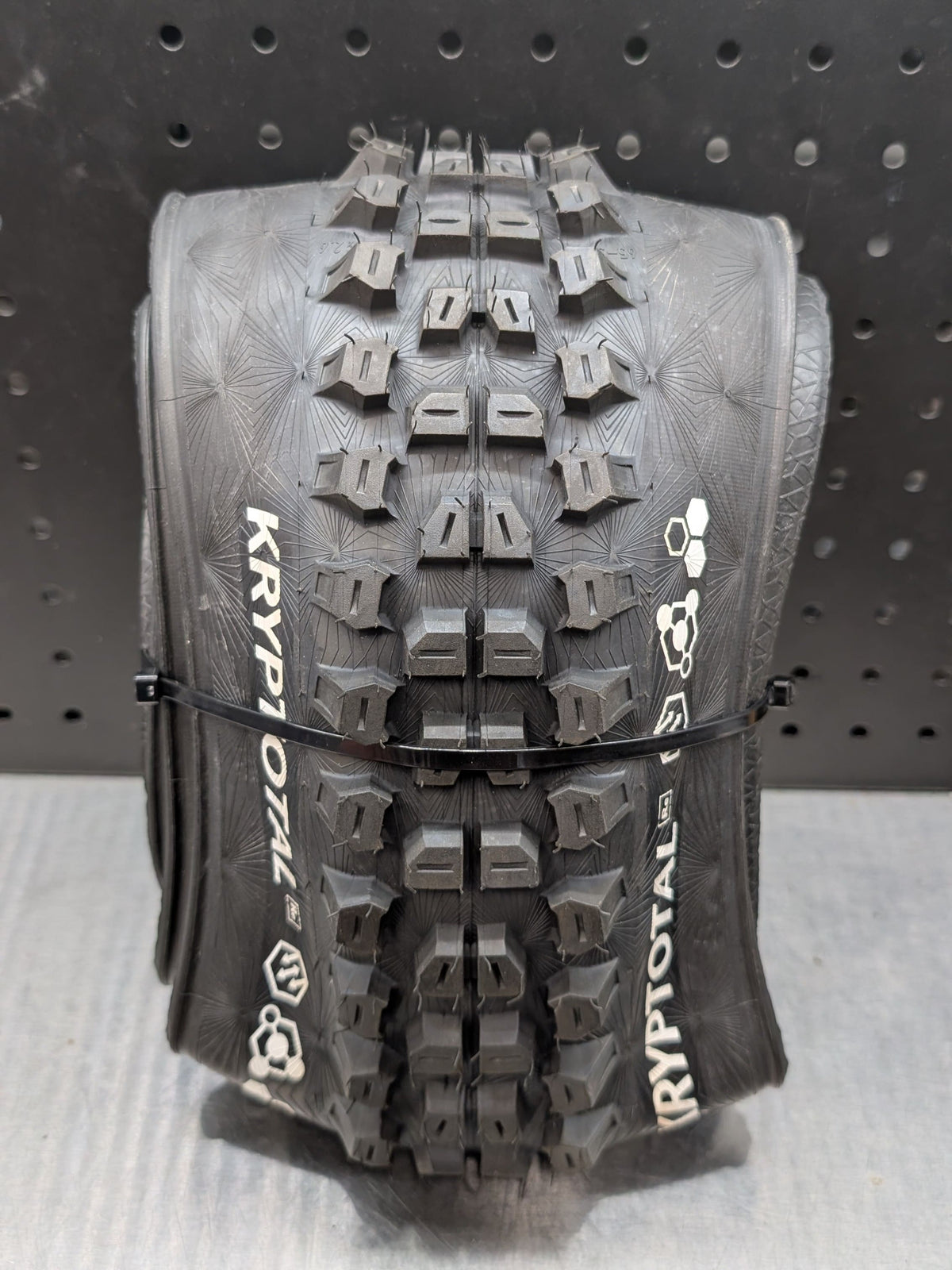 Continental Kryptotal Rear Tyre - 27.5x2.60" / Enduro Casing / Soft Compound - Second Spin (Copy)