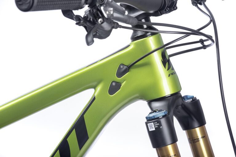 2023 Pivot Switchblade V5