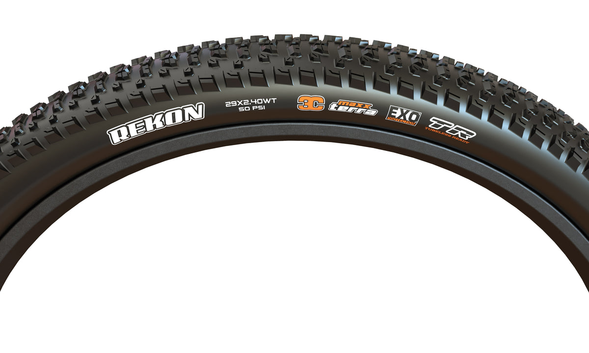 Maxxis Rekon black tyre – sidewall and tread detail