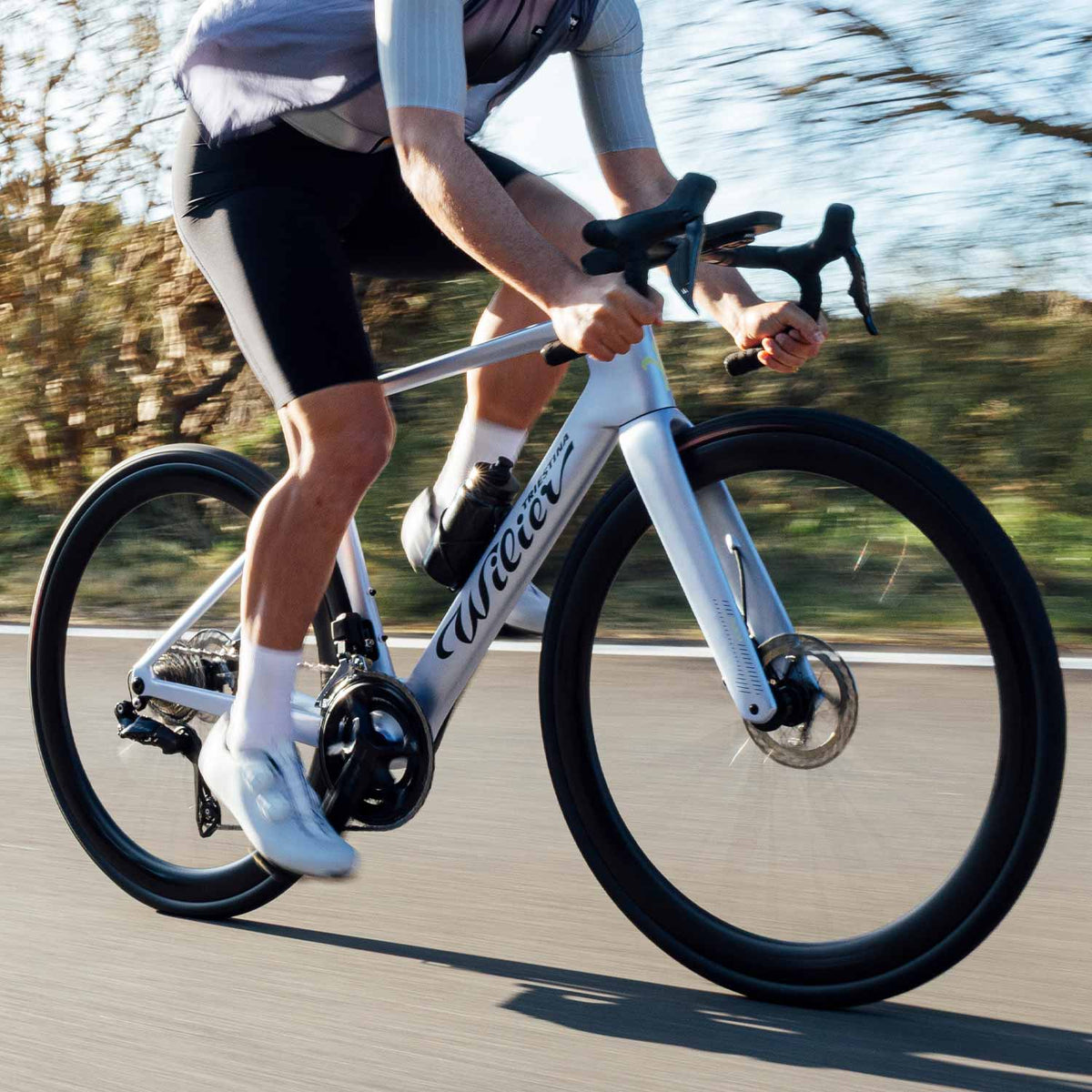 Wilier Rapida 105 Di2 road bike riding